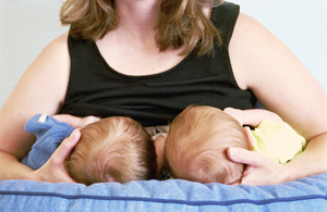 picture of breast feeding twins